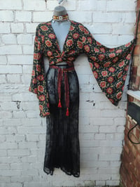 Image 8 of Stevie sari top with tassel- black floral