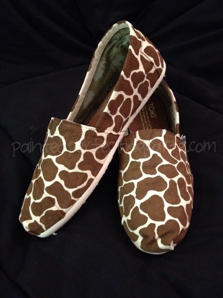 Painted Perfect â Giraffe Print TOMS
