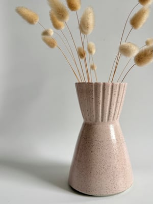 Image of Pink vase - 1