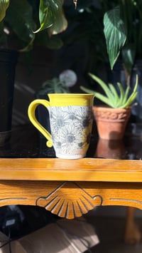Image 4 of Sunflower mug 06