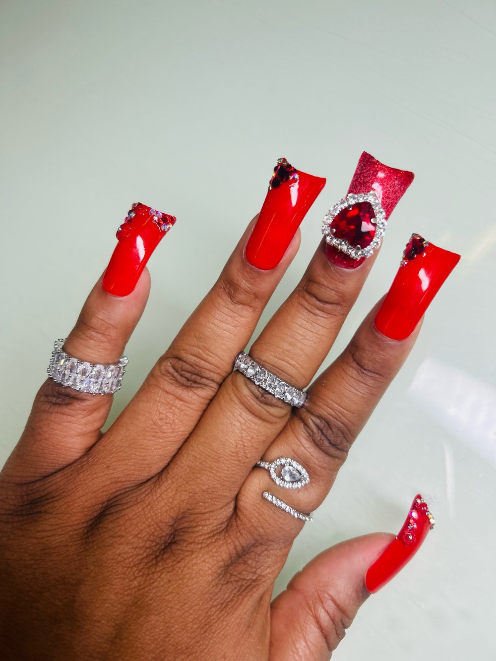 Moon Cut V-Day Duck Nails 