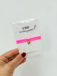 Image 2 of Bracelet ENFANT ruban velours élastique et breloque Coeur ex-voto