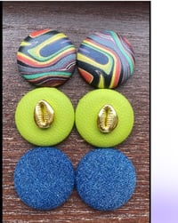 Neon Marinda Button Set