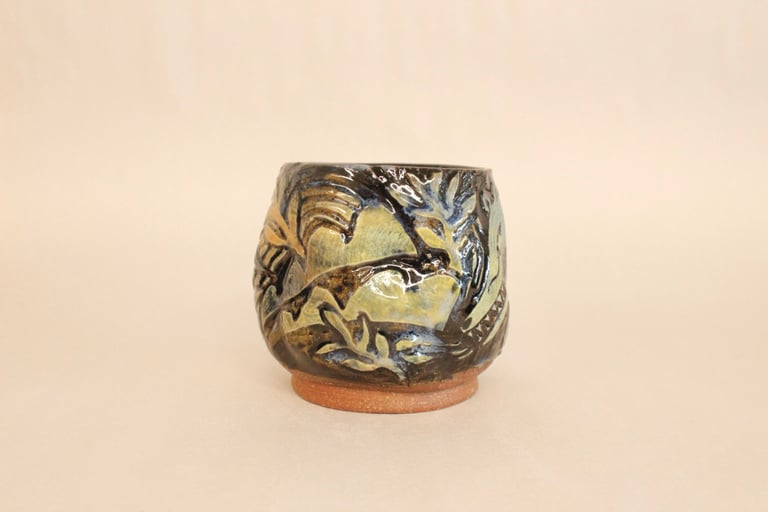 Short thylacine cup Image 4