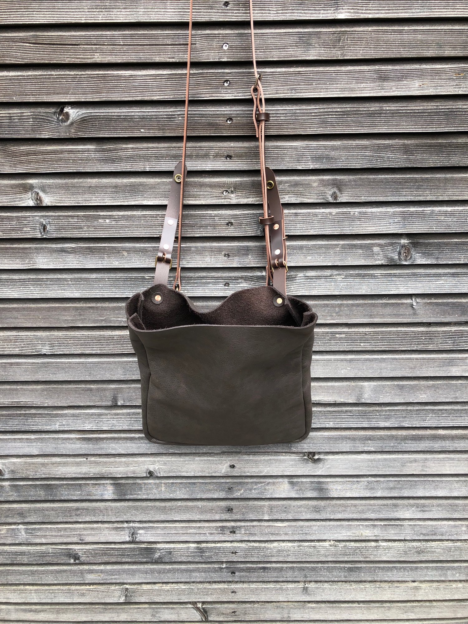 Image of Musette satchel made in oiled leather with adjustable shoulderstrap UNISEX