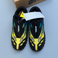 Image 4 of size: us10 uk9.5 eu44 cm28