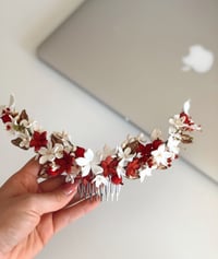 Image 3 of Semicorona flores jazmines blancos y rojo