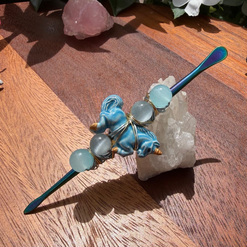 Image of blue carousel dab tool