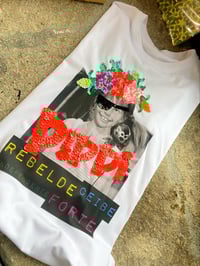 Image 3 of Camiseta bordada a man. Pippi branca con letras fluor. Varias tallas. Coret oversize.