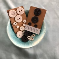 Porcelain buttons 