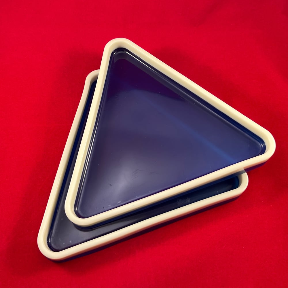 Luminous Triangular Coaster in Black or Blue