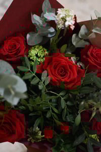 Image 1 of Ramo de Rosas - 5 de vermelles