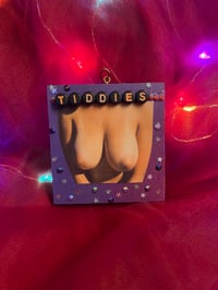 Tiddies Pornament 
