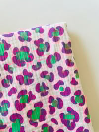 Image 1 of Jupette double gaze Léopard vert flashy et violet
