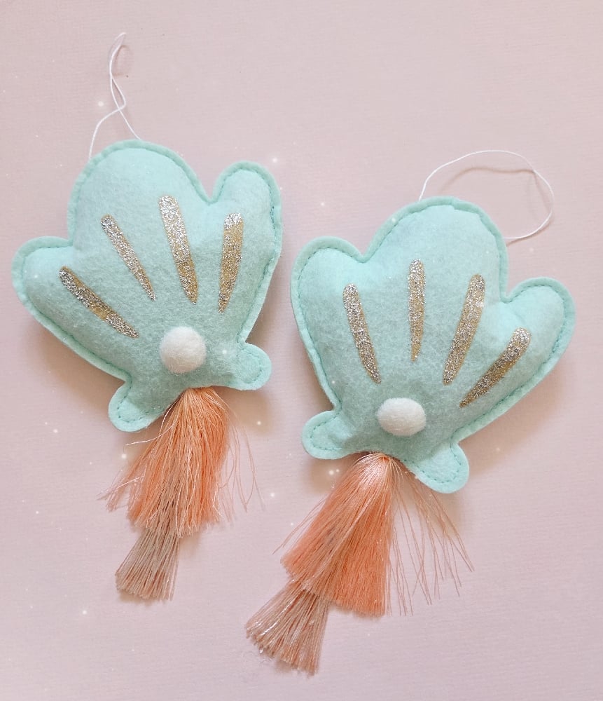 Image of Sea Shell Tassel Coral Hanging Decoration.