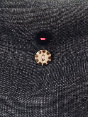 Image of figue linen bag with vintage buttons