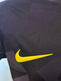Image 6 of Tottenham Hotspur “DEMBÉLÉ 19” Match Issued Vaporknit 2017/18 Third Shirt (S)