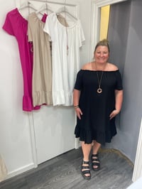 On Off Shoulder Plain Dress With Necklace 