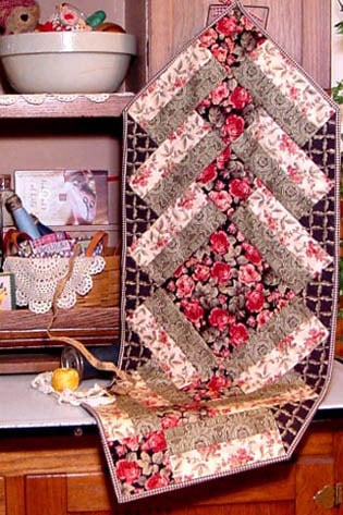 Image of Fat Quarter Table Runner II - Pattern Q111 PDF pattern