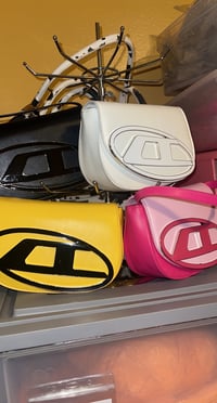 D purse 