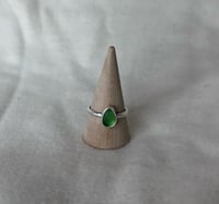 Image 2 of HAMMERED BAND GREEN SEA GLASS RING UK SIZE R