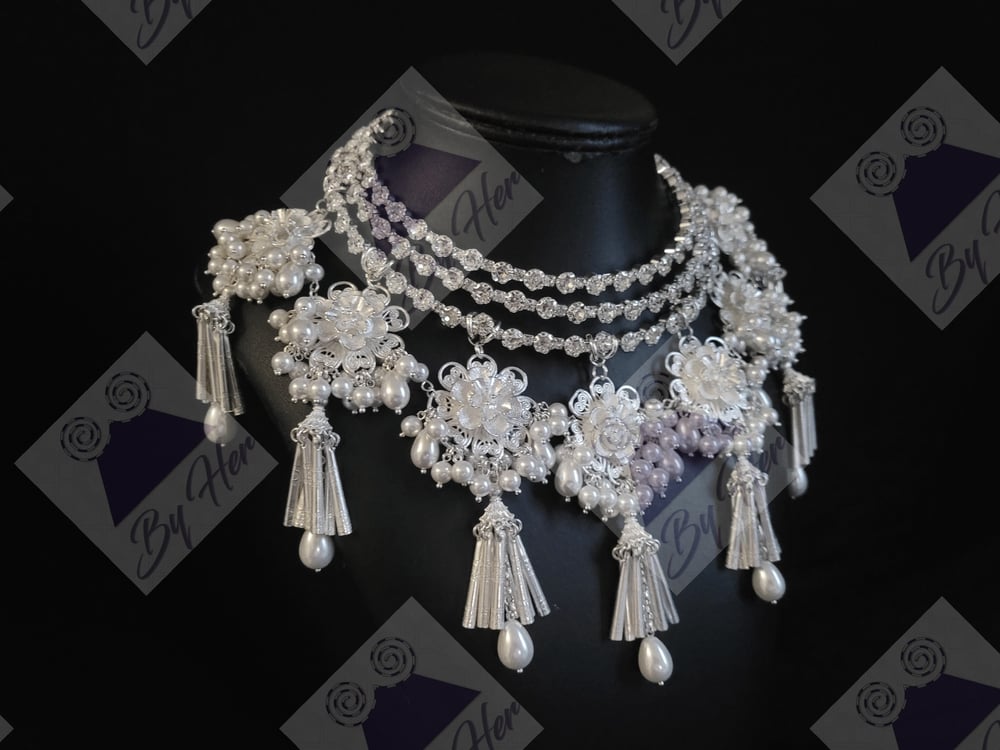 Lady in the Mist choker