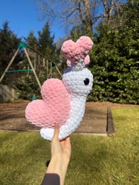 Image 1 of bubblegum pink heart snail