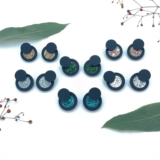 Image of Náušnice Chantal black & shine