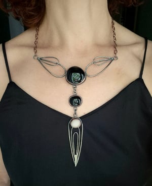 Black and white pebbles necklace 