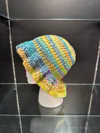 Image 2 of crochet bucket hat with wavy brim E