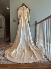 Image 16 of 1940s Satin & Lace 