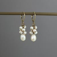 Image 1 of Boucles d'oreilles vintage grappe de perles de culture bronze