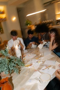 Image 3 of enero · bordado y vino · Madrid