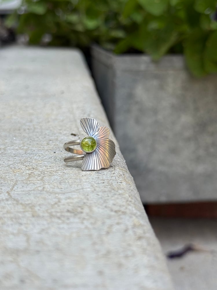 Image of Classic Ginkgo Leaf Ring with Peridot