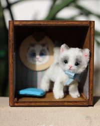 Image 1 of Pipe cleaner mini ragdoll kitten with wooden modular display