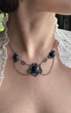 Superbe collier en filigrane d’argent massif et lapis-lazuli, début 1900, Angleterre.