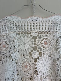 Image 12 of Daisy shirt, white (one size)