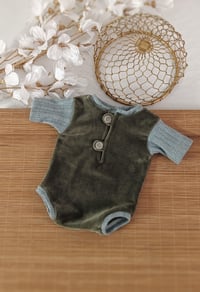 Image 1 of Newborn boys bodysuit Amir | green