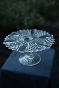 Image 1 of Mittelgrosse  Kuchenplatte (Durchmesser ca  25cm)  Glas, mit Fuss