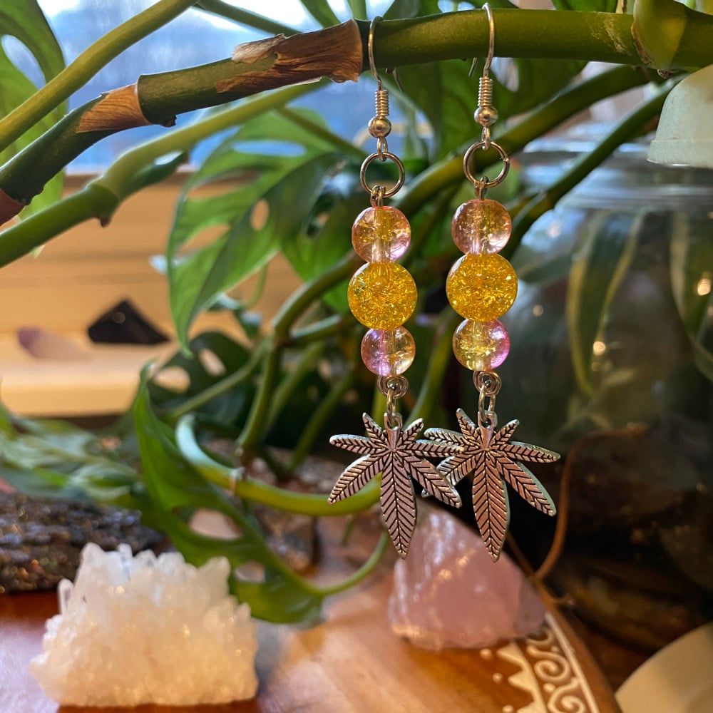 Image of cosmopolitan kush earrings 