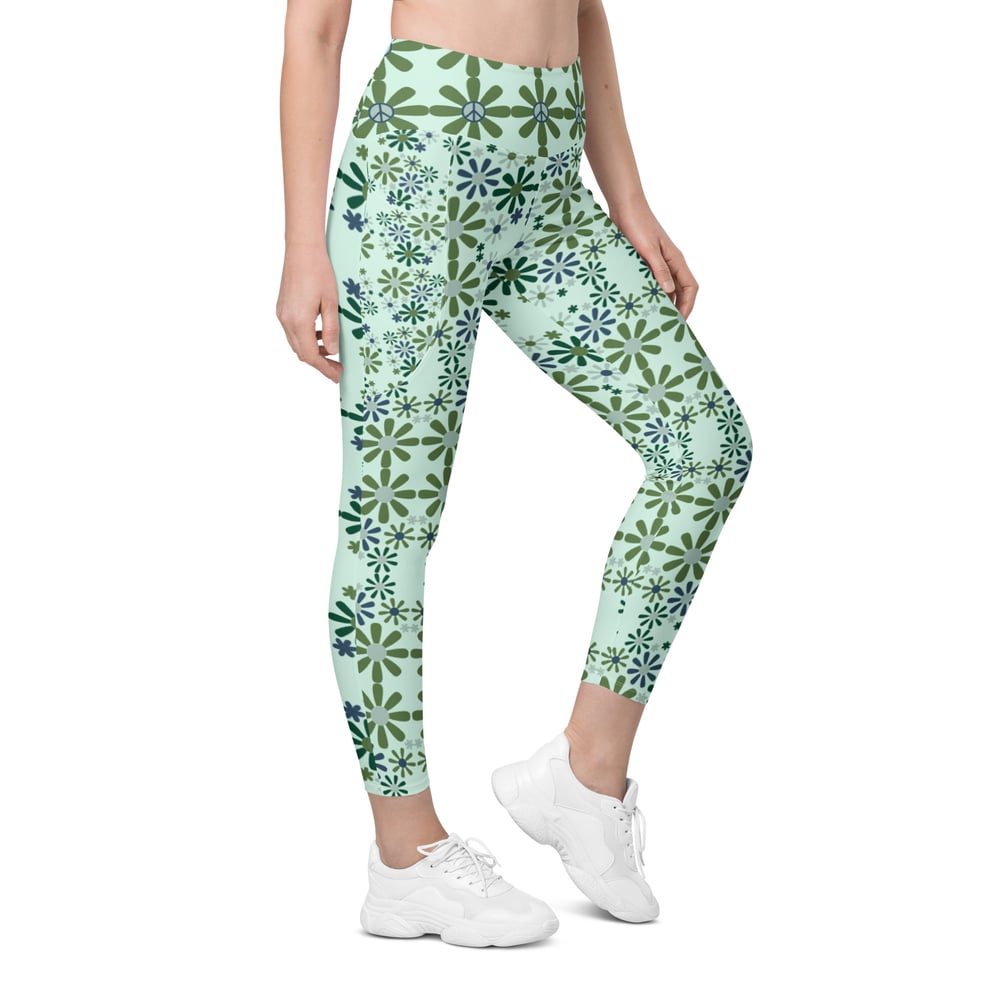 Image of 60's Designs Floral With Green And Coral Colors Leggings with pockets