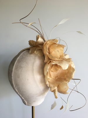Image of Rich cream silk roses