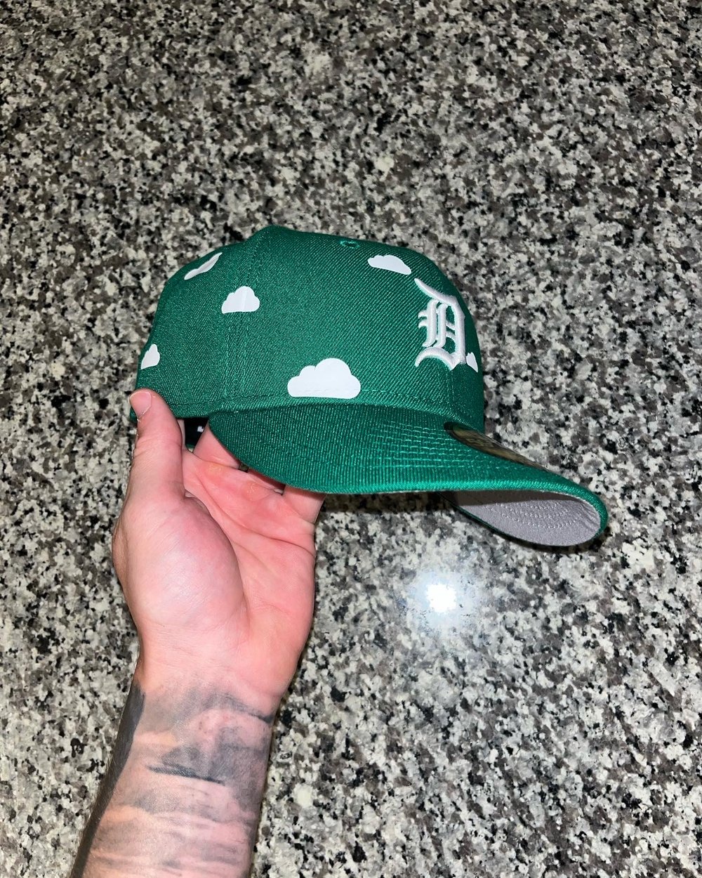 Image of KELLY GREEN PARTLY CLOUDY DETRIOT TIGERS CUSTOM FITTED CAP