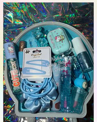 Image 4 of Blue Lovers Beauty Suitcase