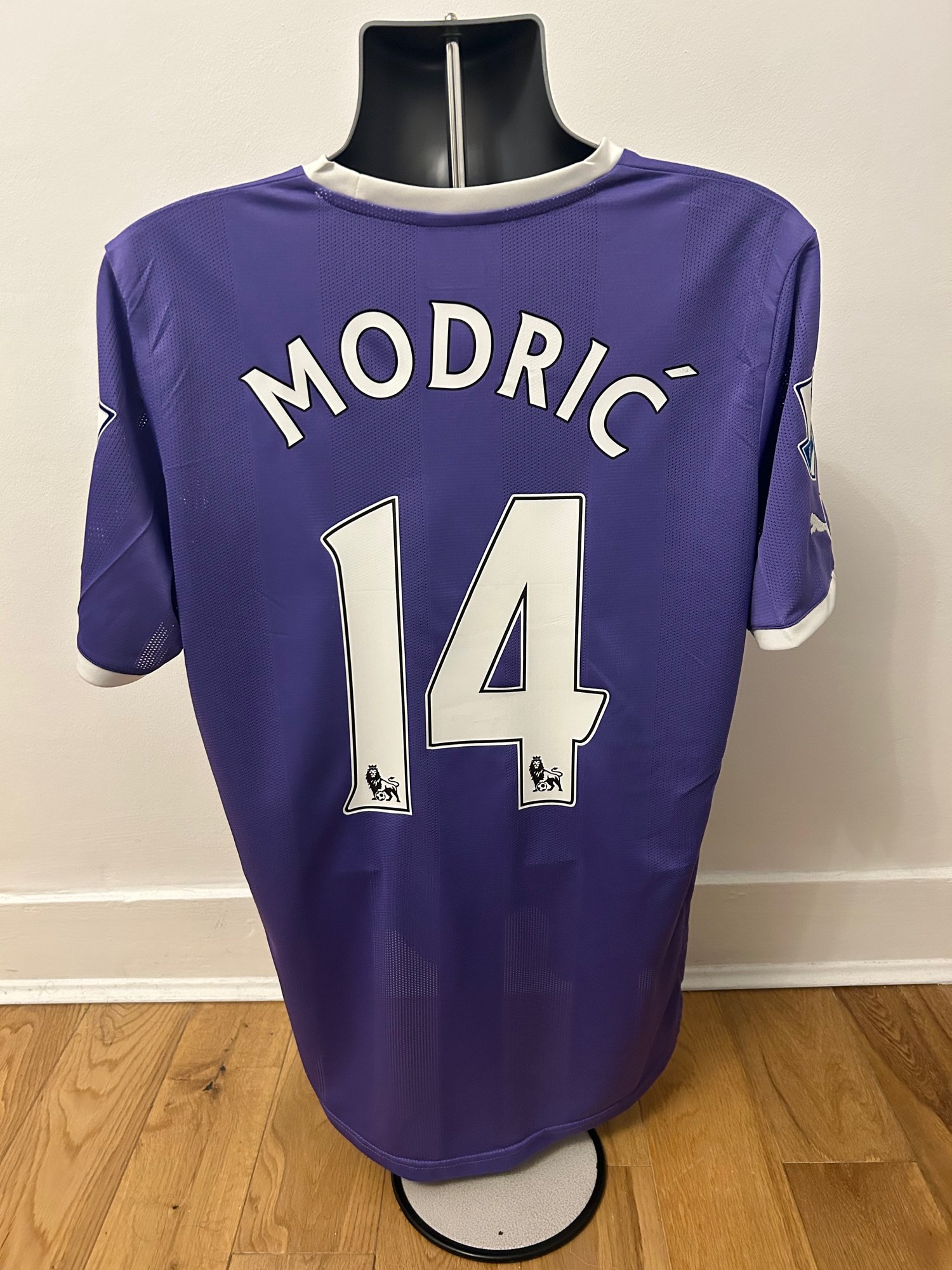 Image of Tottenham Hotspur “MODRIC 14” 2011/12 Away Shirt + PL patches (L)