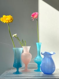 Image 2 of Vases en verre opalin