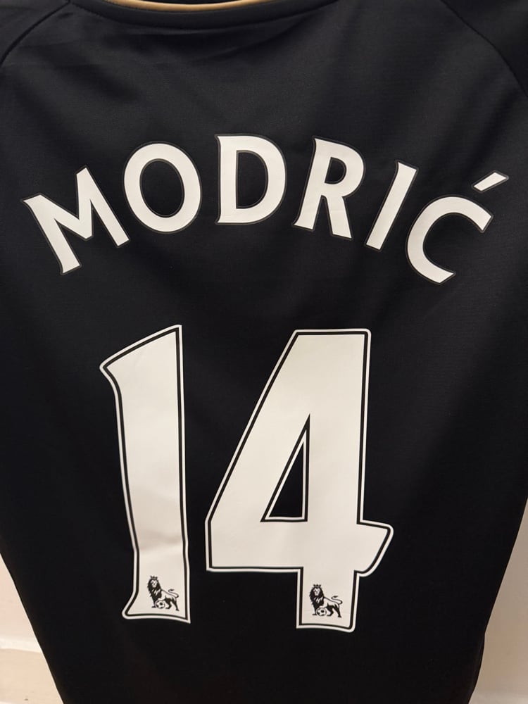 Image of PRE ORDER: Tottenham Hotspur “MODRIĆ 14” 2008/09 Third Shirt + PL patches (L)