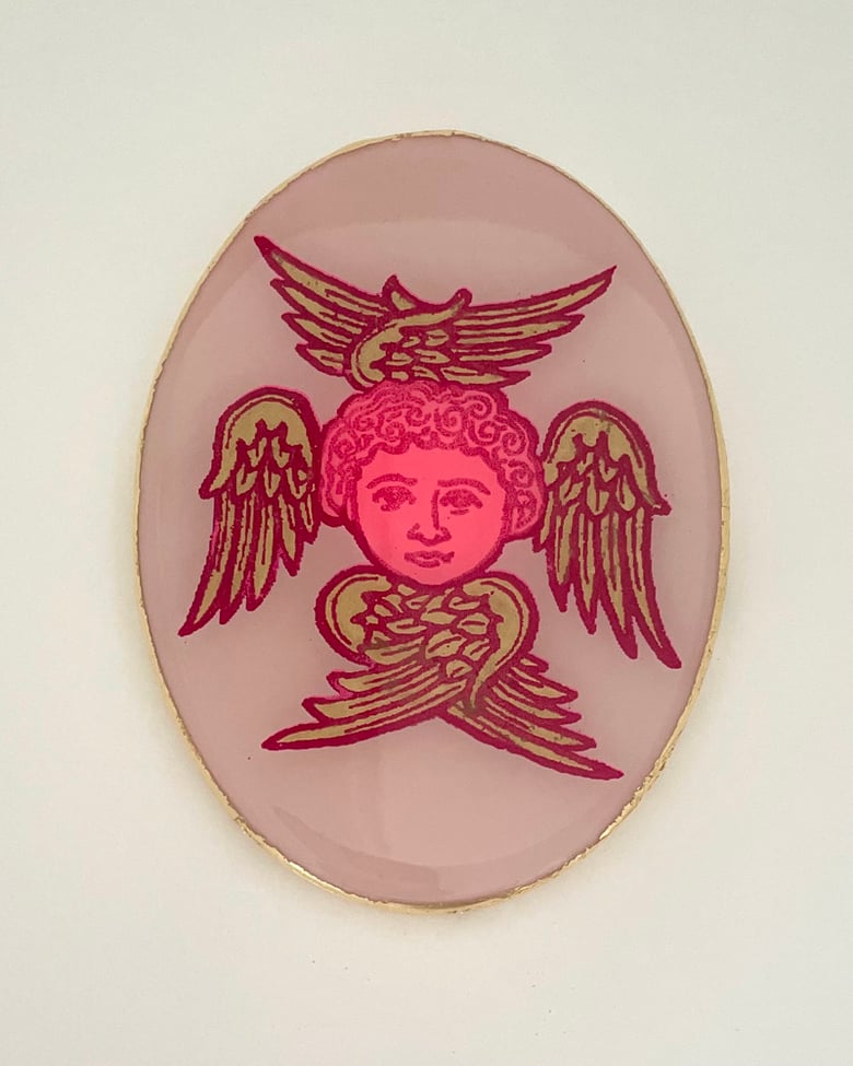 Image of Cherub Oval Pink/Gold