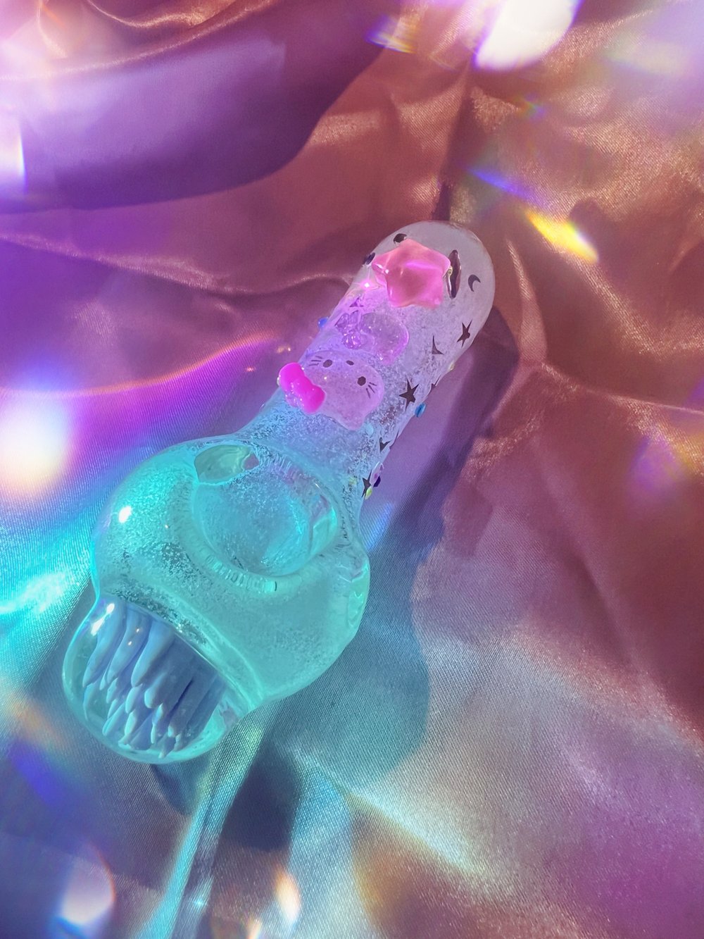 Hello kitty glow pipe 🌟