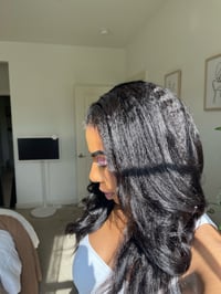 Image 6 of 20 inch KINKY STRAIGHT 360 LACE WIG with 4c KINKY EDGES